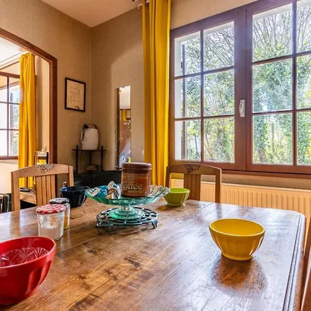 Hébergement de vacances Charming House With Garden Near The Forest *