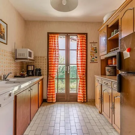 Hébergement de vacances Charming House With Garden Near The Forest